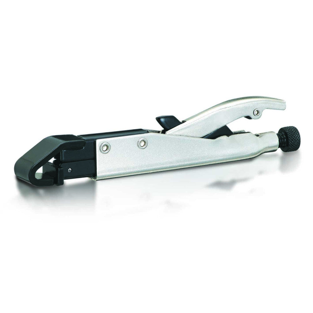 Plier Locking With Angled Jaws